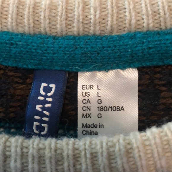 H&M men’s large holiday sweater - Picture 2 of 3